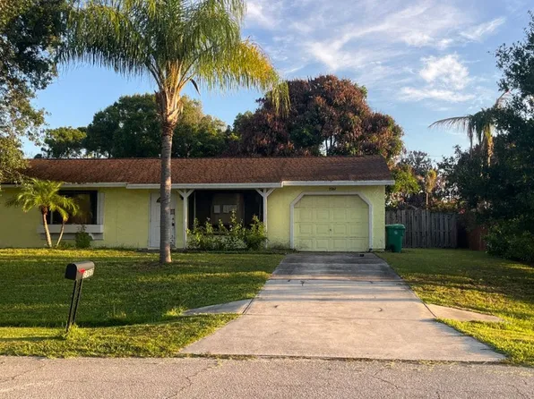 2367 SE Manor Ave, Port Saint Lucie, FL 34952