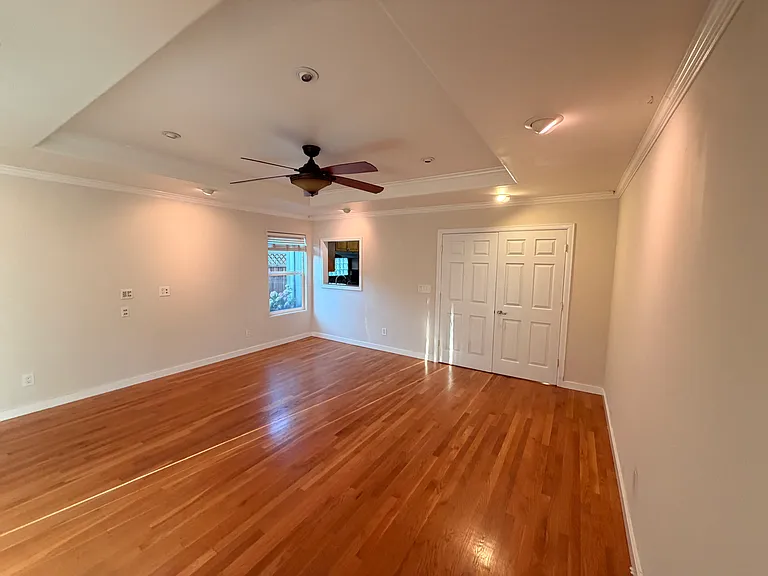 585 Morse Ave — Photo 16