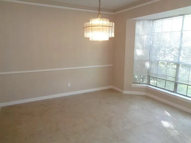 802 Baltic Ln — Photo 11