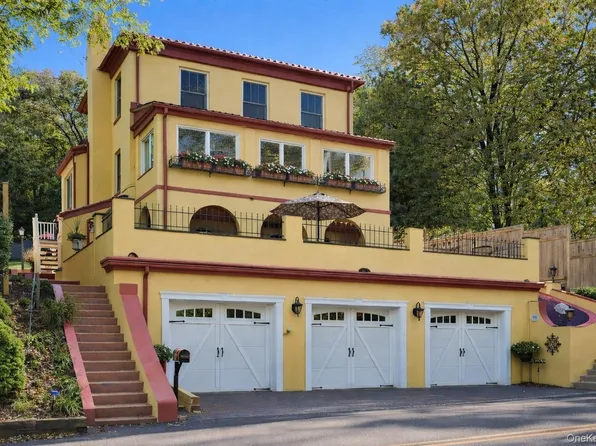 126 Cove Road, Oyster Bay Cove, NY 11771