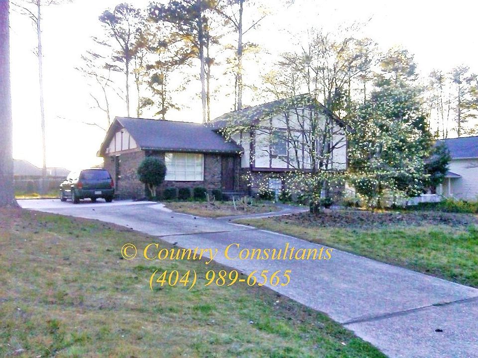 Front at 2499 Silver King Dr, Grayson, GA