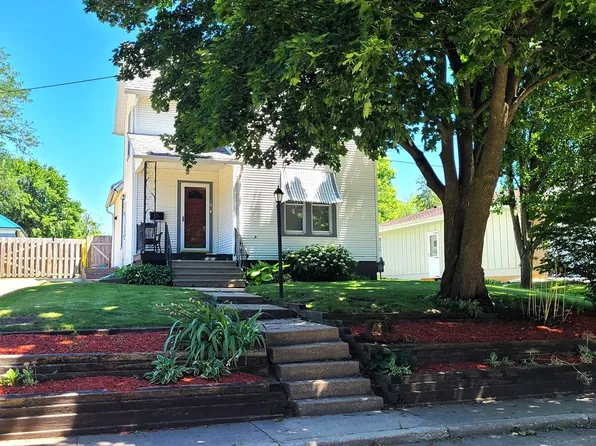 916 Hemlock Ave, Dixon, IL 61021