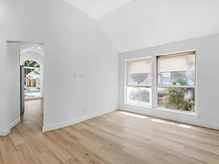 8812 Sabinas Trl — Photo 20