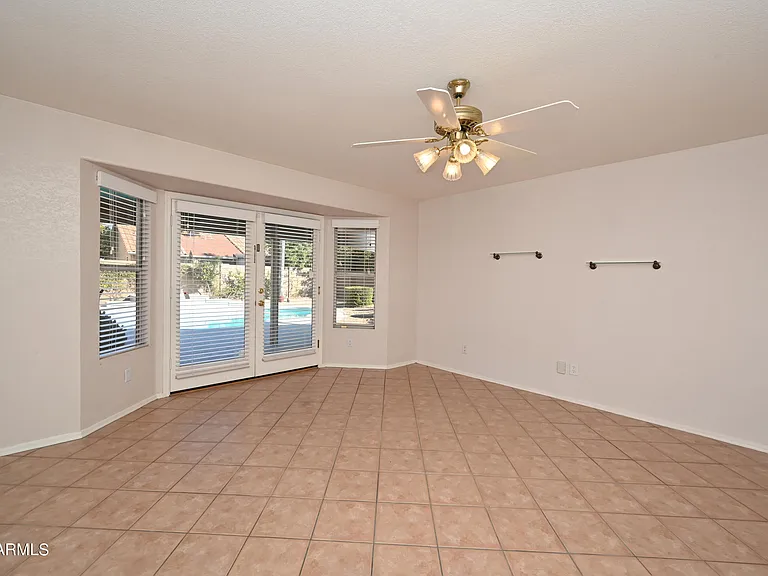 5730 E Gelding Dr — Photo 14