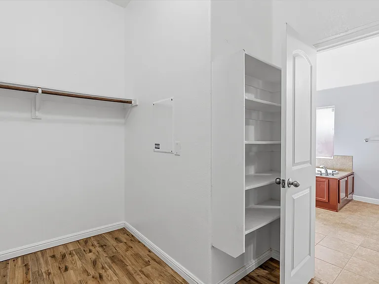 4114 Lee Hutson Dr — Photo 23