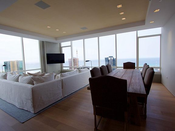 Floor to ceiling windows ensures a great view