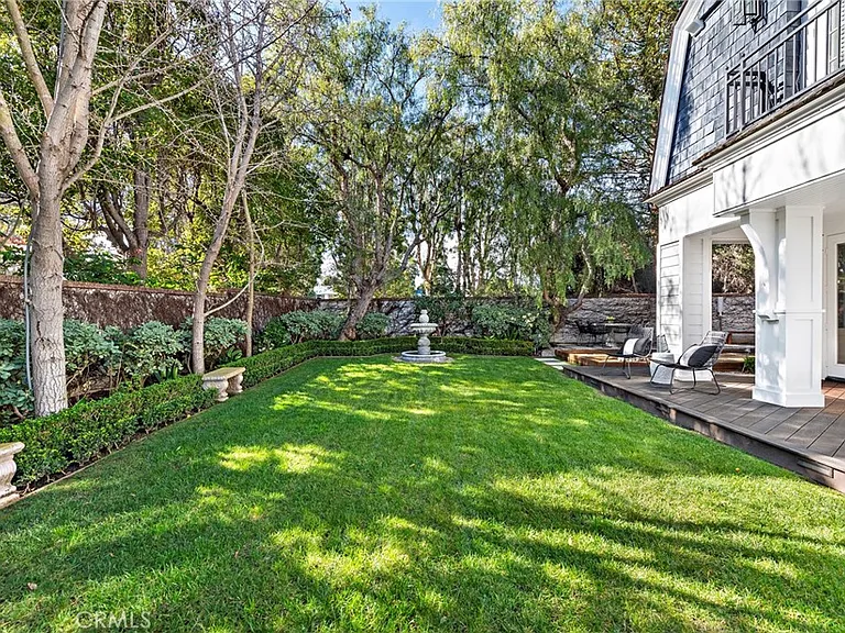 20 Cape Danbury — Photo 3
