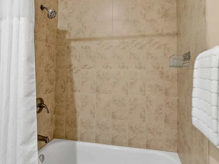 8400 Heritage Club Dr — Photo 28