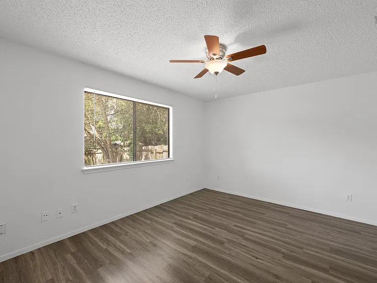 1303 Dominique Dr — Photo 13