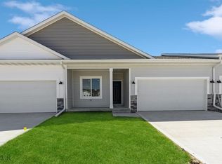 9622 Crestview Dr, West Des Moines, IA 50266