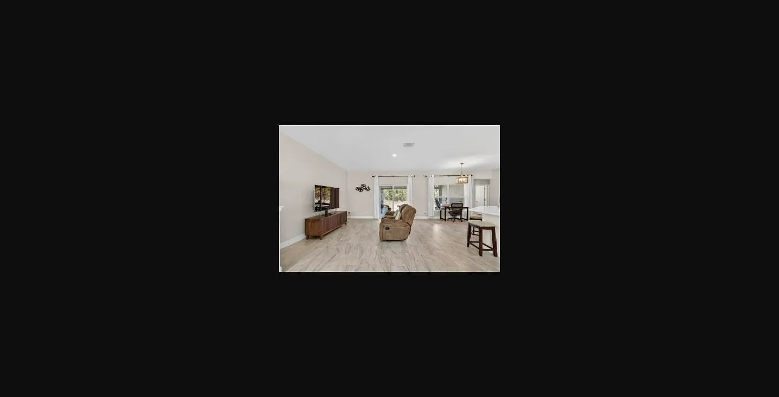 4 bed, 2263 sqft, $4,200 — Photo 3