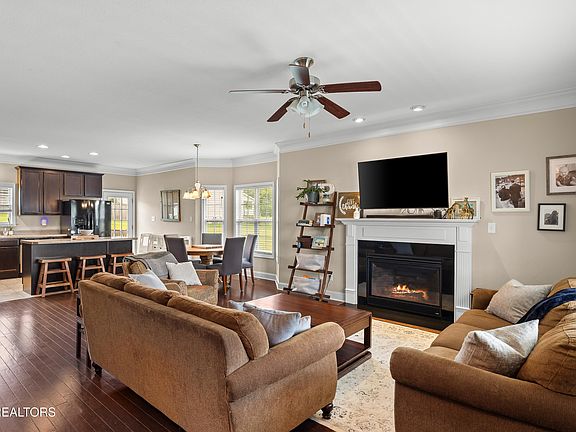 4th image of 1805 Point Wood Dr