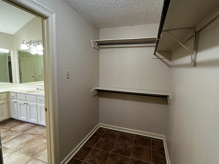 Master Bed (Walk-in Closet)
