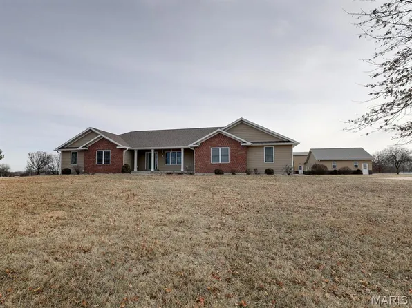 3721 Hawk Point, Palmyra, MO 63461
