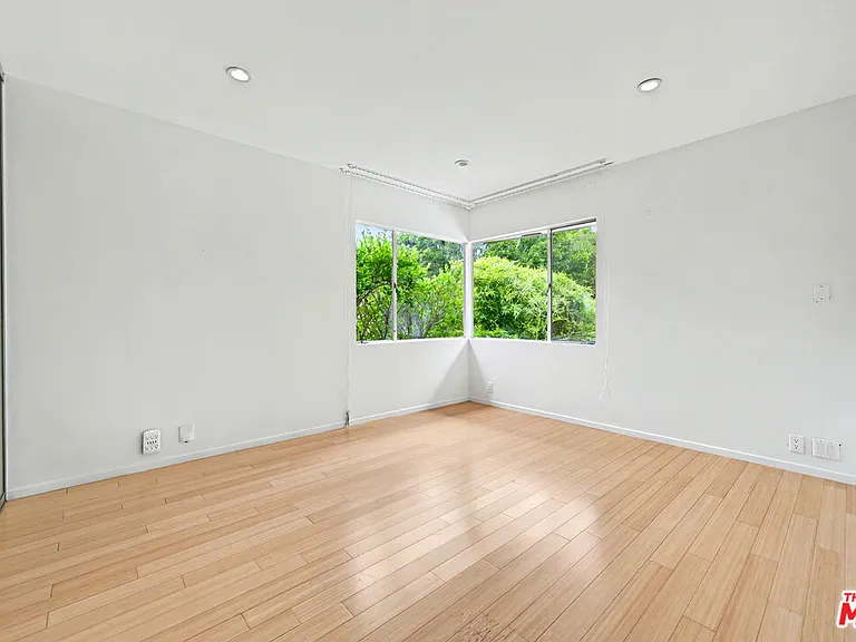 9512 Duxbury Ln — Photo 17
