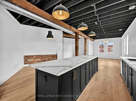 87 Main St, Penetanguishene, ON