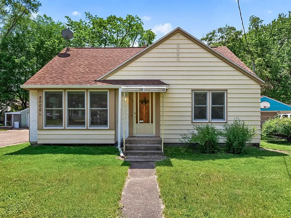 2000 County Road F E