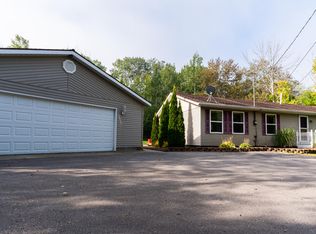 19483 Evergreen Rd, Presque Isle, MI 49777