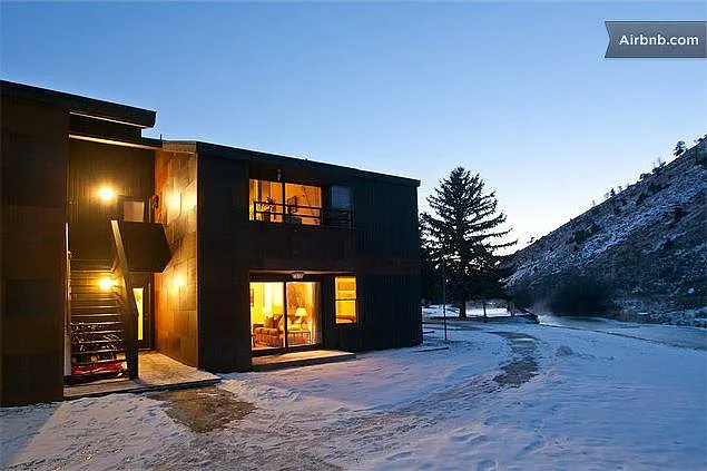 355 W Deloney Ave — Photo 2