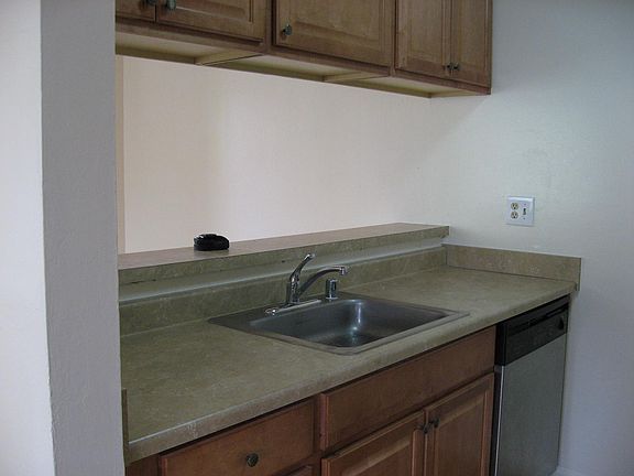 4th image of 1276 Quincy Dr
