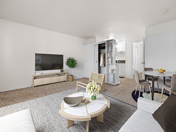 4th image of 1415 NE 52nd St APT 105
