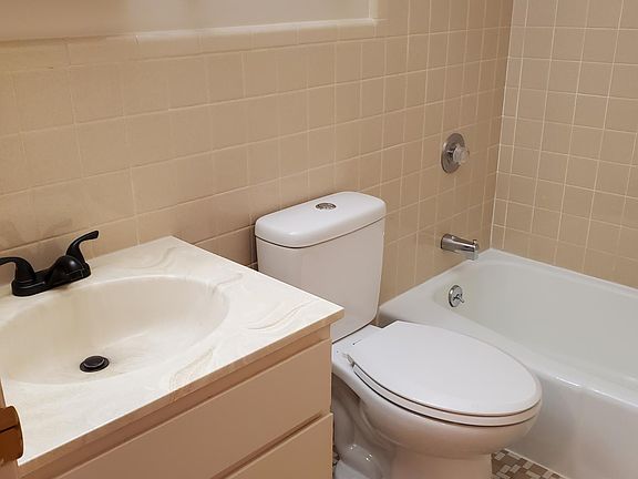 3rd image of 3139 Davenport Ave APT 16