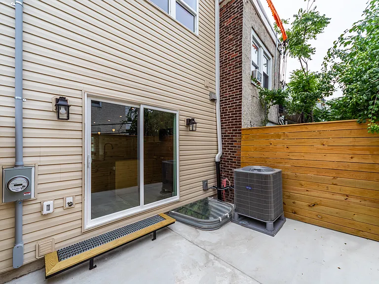 2311 Cross St — Photo 35