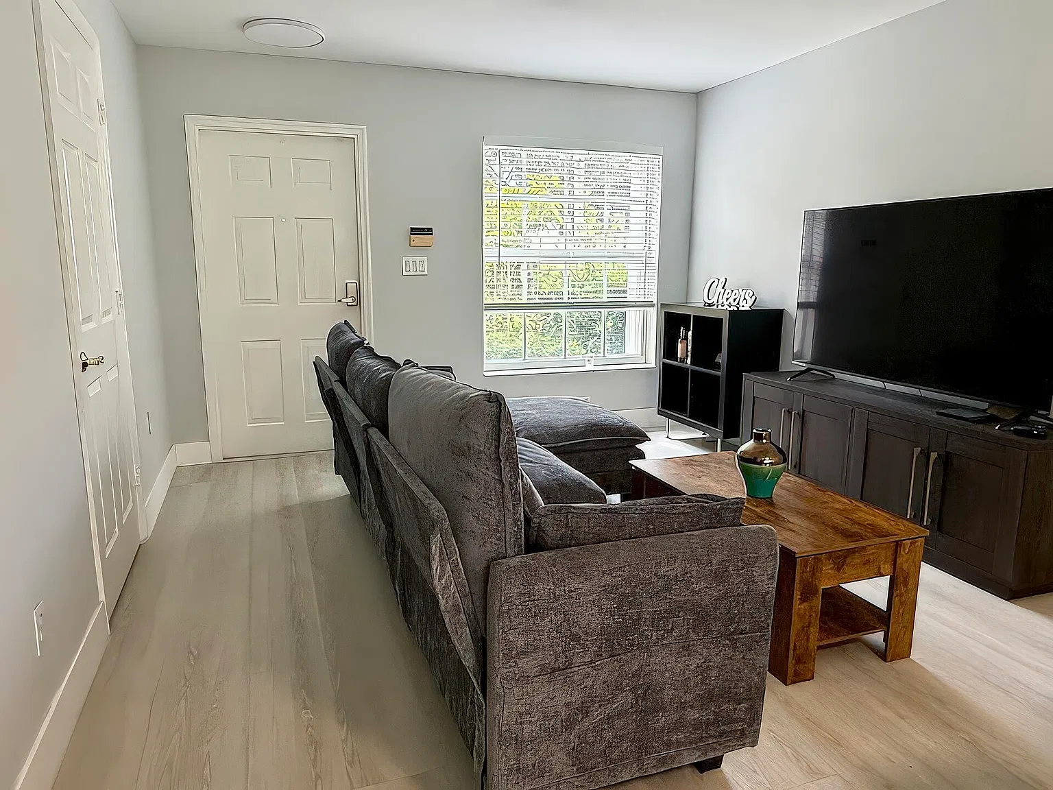 3 bed, 2.5 bath, 1263 sqft, $3,325 — Photo 2