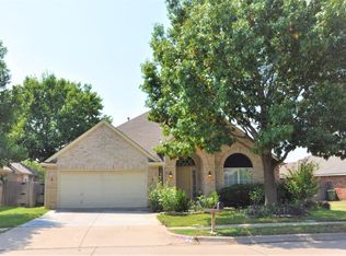 2102 Gate Pointe Way, Arlington, TX 76018