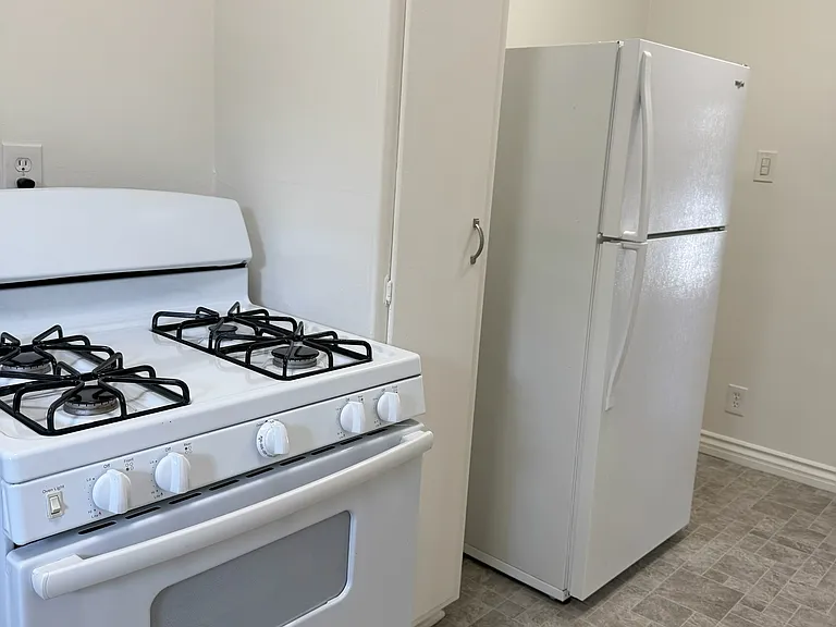 912 N Genesee Ave #8 — Photo 15