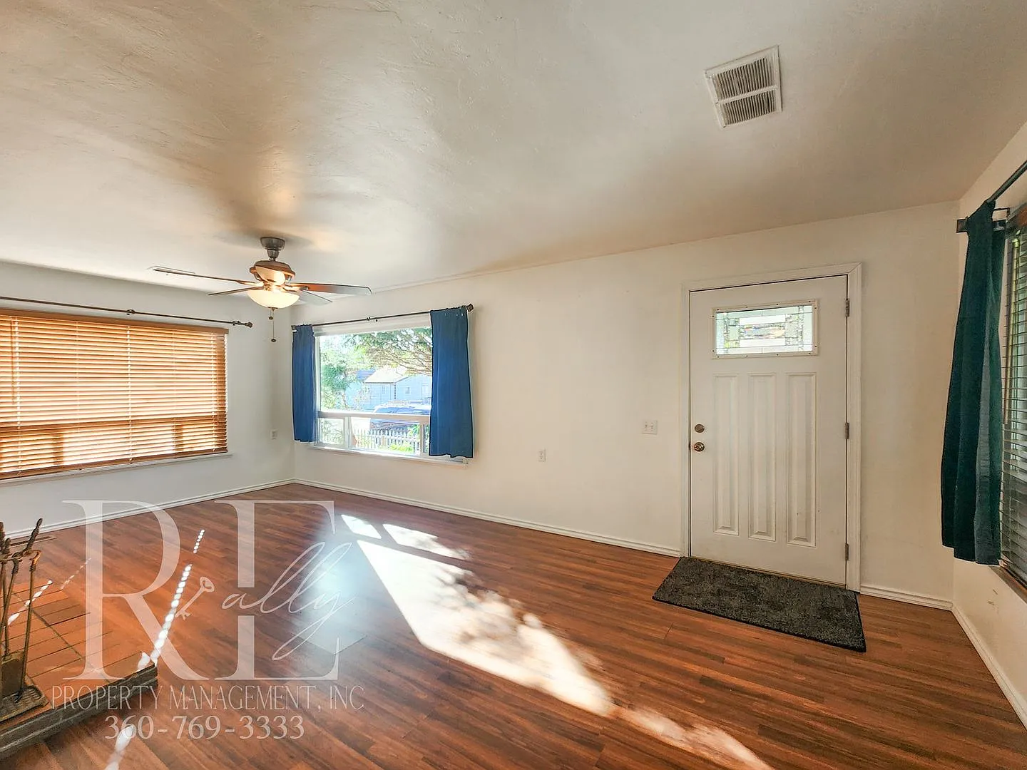 Clean Captivating Private Home — Photo 4