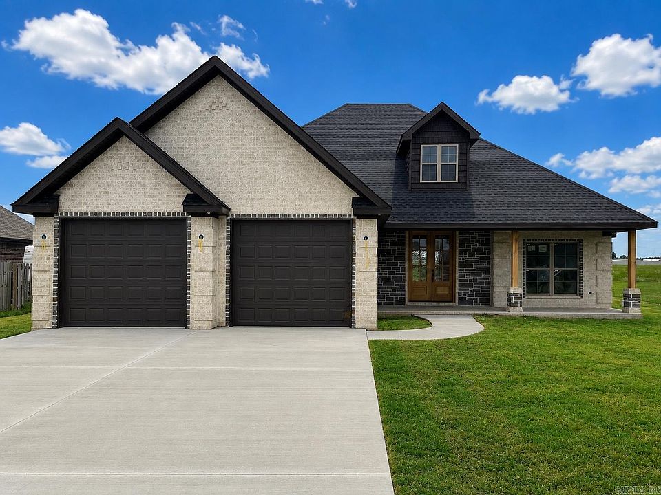1st image of 121 Maple Dr
