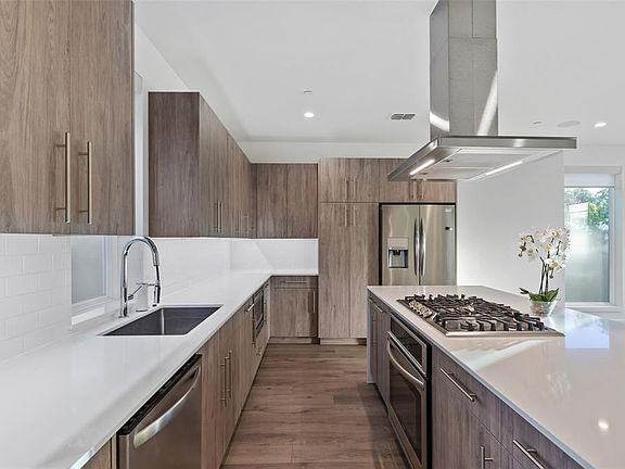 2nd image of 4726 Manett St #104