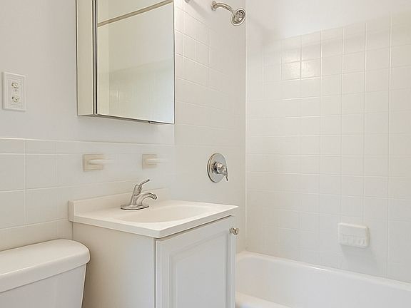 4th image of 119 E 83rd St APT 5C