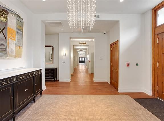 3rd image of 820 Dauphine St #108