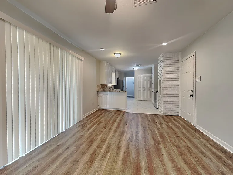5244 Greene Ave — Photo 6