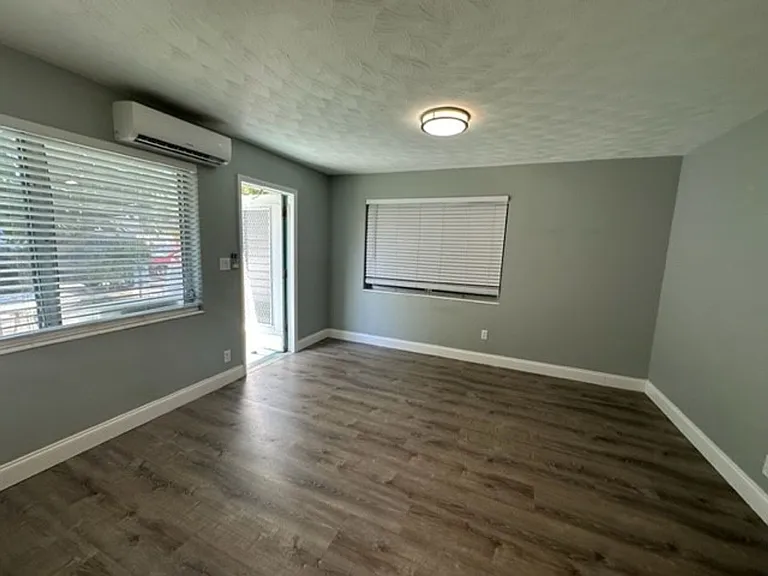 4246&4300 Seagrape Dr #4249-4301 — Photo 8