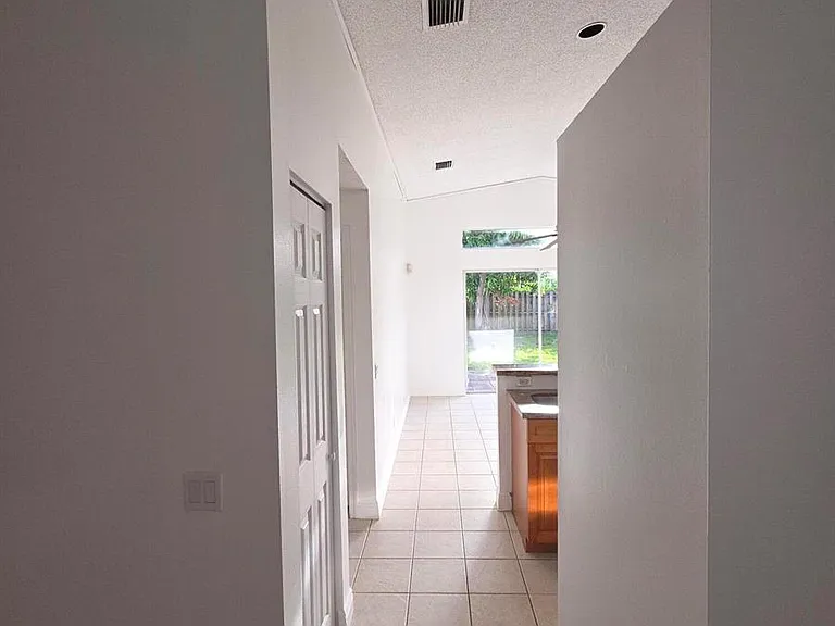 7093 Middlebury Dr — Photo 5