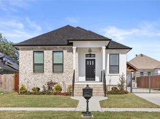 8429 Fairfax Dr, Chalmette, LA 70043