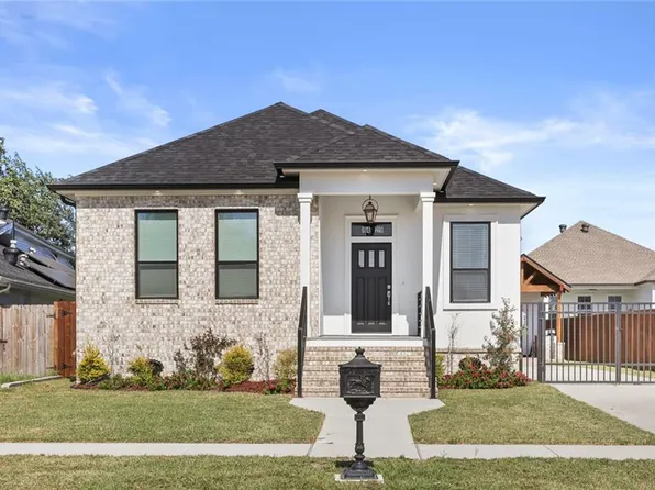 8429 Fairfax Dr, Chalmette, LA 70043