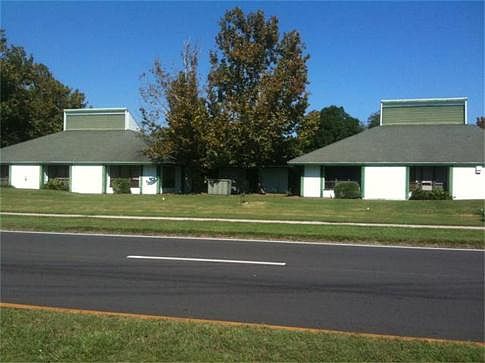1st image of 4 Office Park Dr