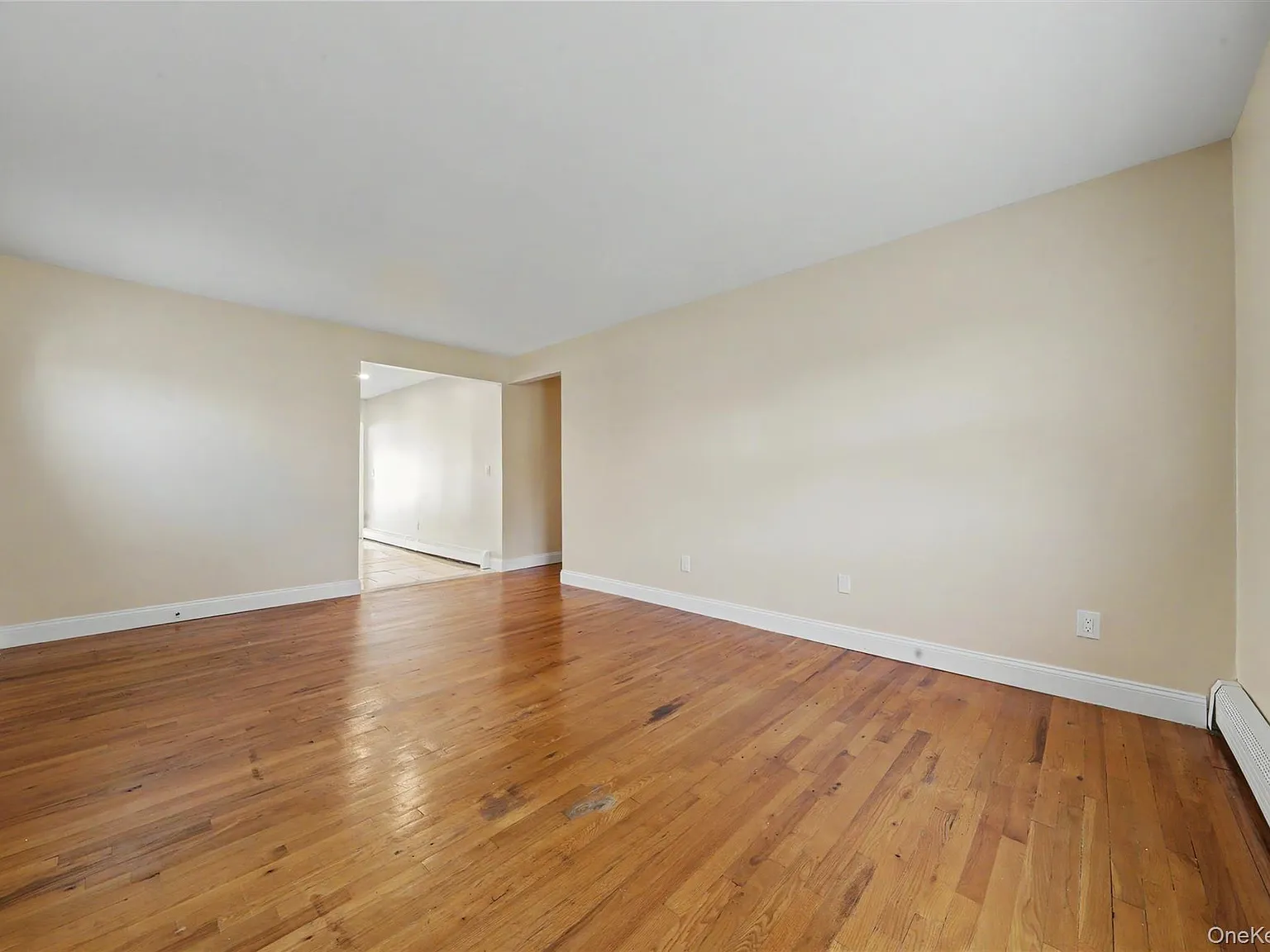 3 bed, 1.0 bath, 1230 sqft, $3,400 — Photo 3