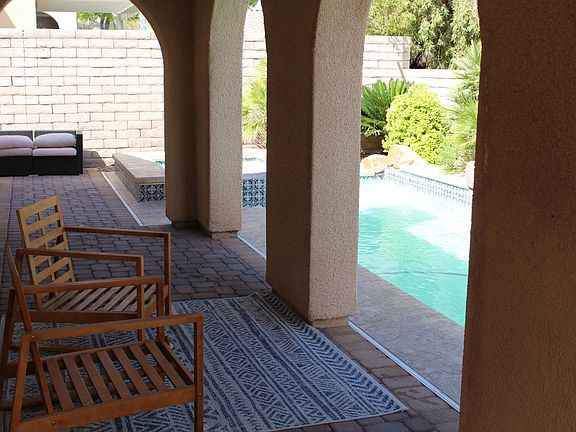 outdoor covered patio