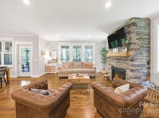 218 Barnrock Dr, Mills River, NC 28759