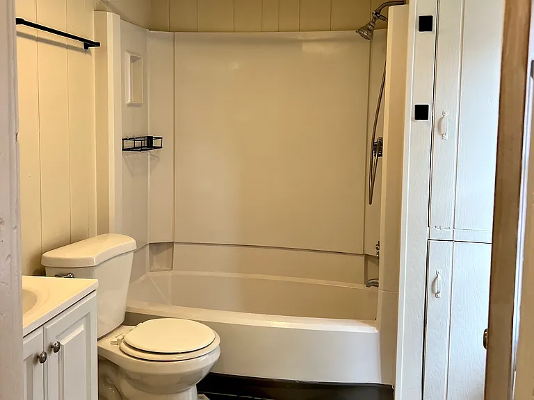 605 W Orange St #1 — Photo 11