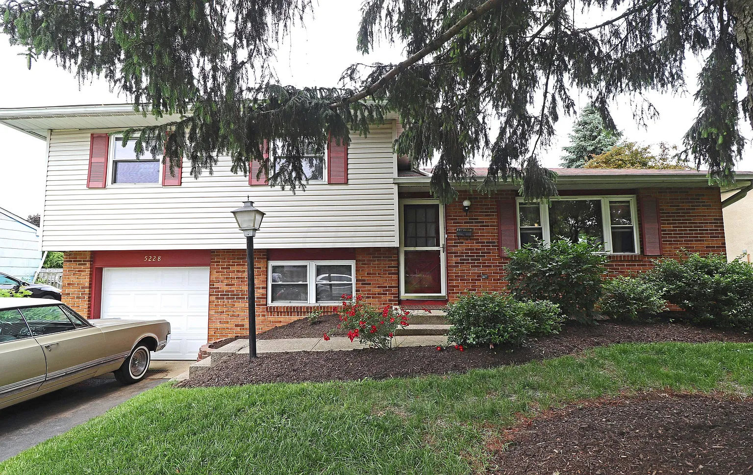 5228 Tuxworth Dr photo 1