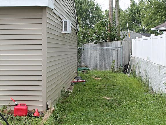 4th image of 2111 Bradford Ct