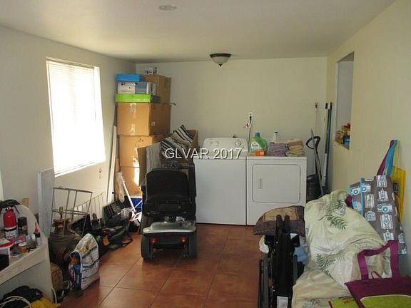 3rd image of 1741 Capistrano Ave