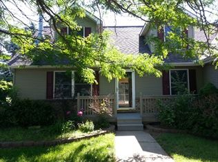 8200 Emerald Ln E, Westland, MI 48185