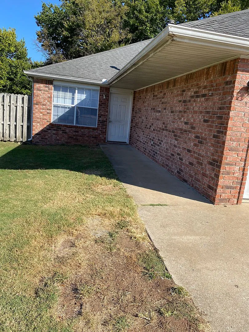 142-144 Northaven — Photo 3